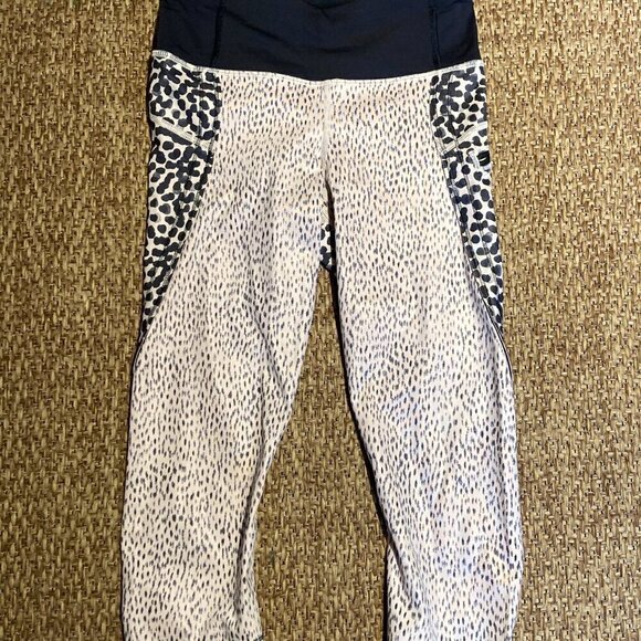 NEW LULULEMON Top Speed Crop Dottie Dash Grain Black Ace Spot size 2 - Picture 6 of 11